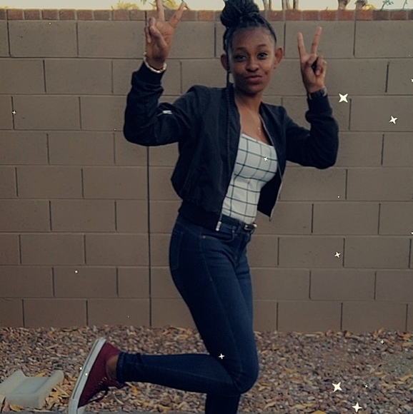 Meet your Posher, Tené - Picture 7 of 12